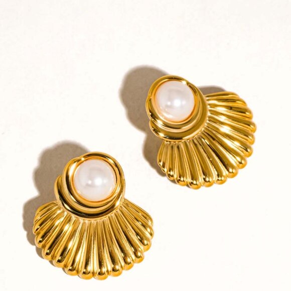 Lennox 18K Gold Shell & Pearl Drop Earrings - Picture 5 of 5